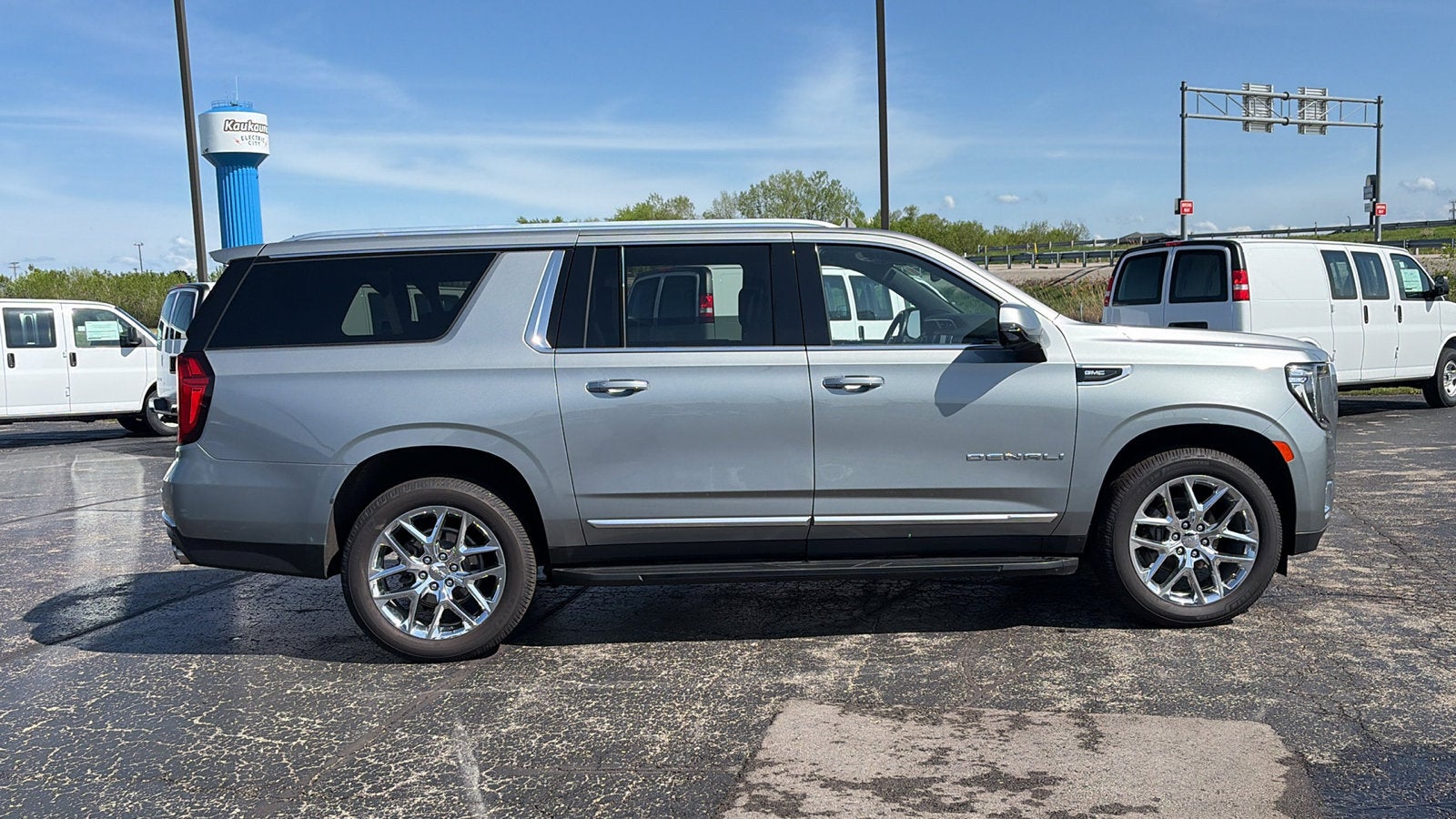 2023 GMC Yukon XL Denali
