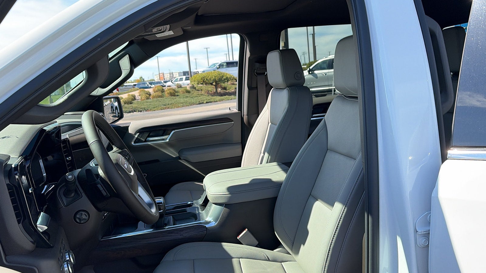 2026 GMC Sierra 1500 SLT - Photo 26