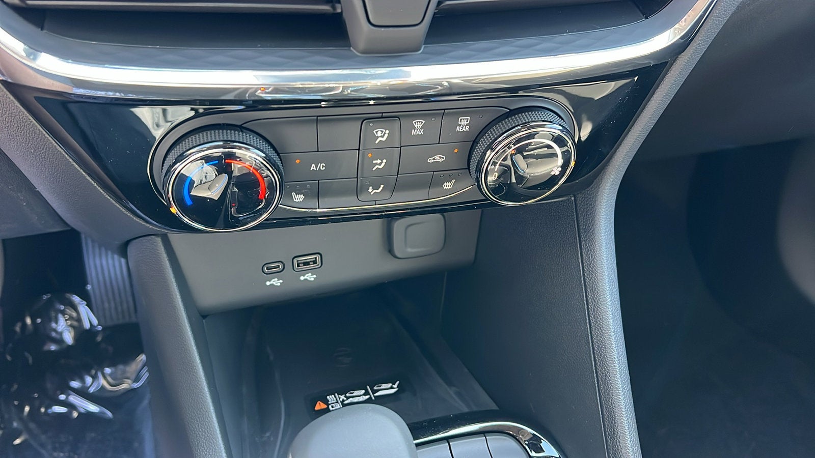 2026 Buick Encore GX Sport Touring - Photo 18